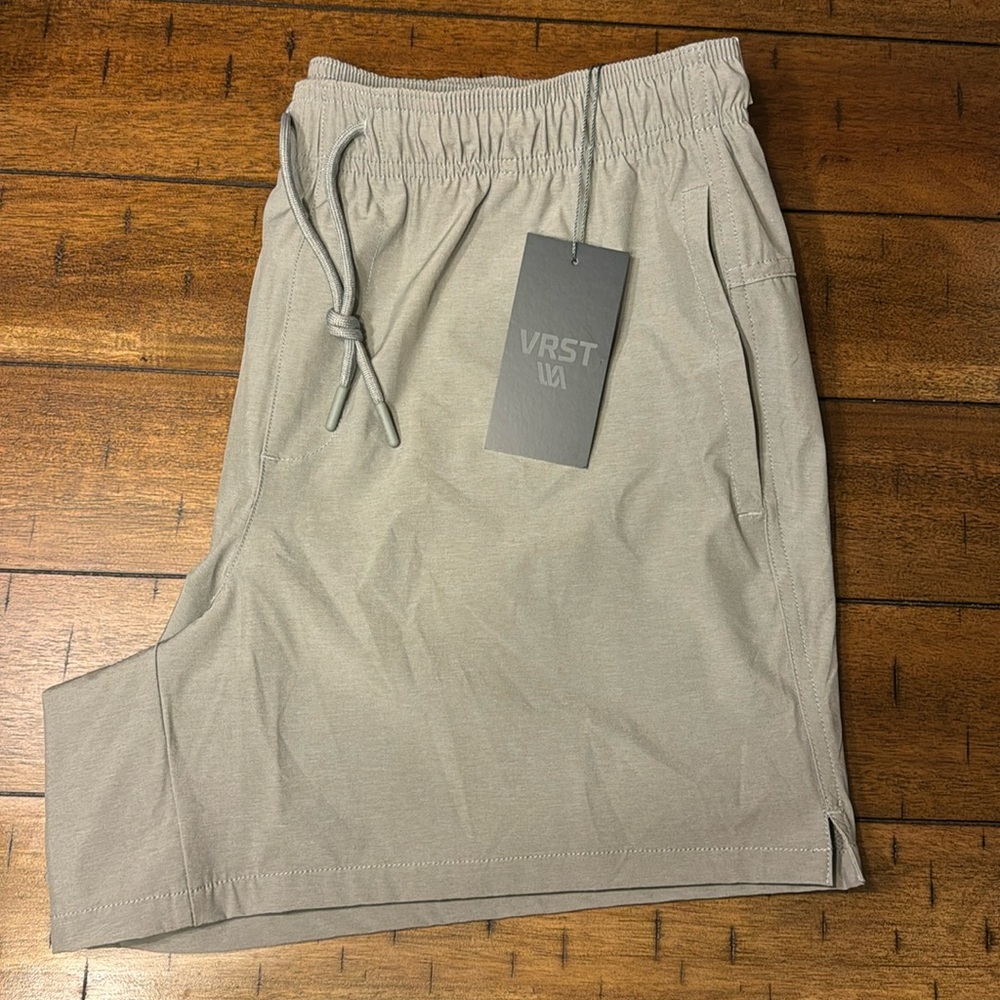 NWT VRST Men’s Relaxed Fit Short